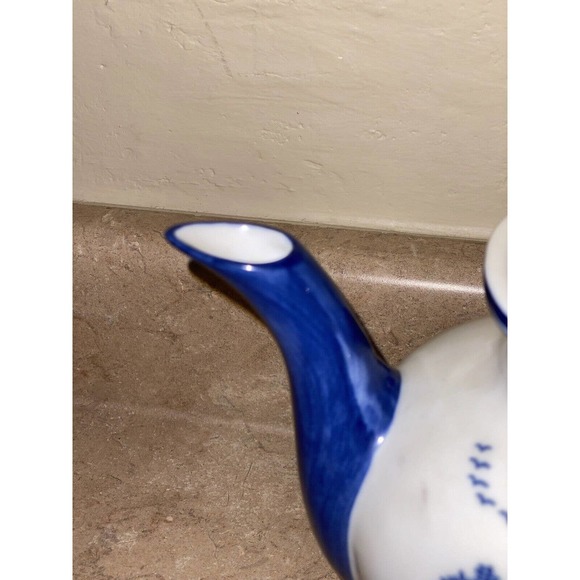 BOMBAY COFFEE /TEAPOT 52 OZ BLUE WILLOW ORIENTAL LANDSCAPE SCENE BLUE & WHITE - Picture 3 of 9